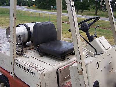 Nissan / datsun 5000 lb pneumatic forklift