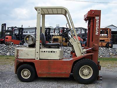 Nissan / datsun 5000 lb pneumatic forklift