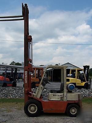 Nissan / datsun 5000 lb pneumatic forklift