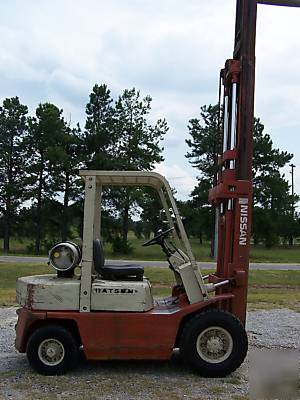 Nissan / datsun 5000 lb pneumatic forklift