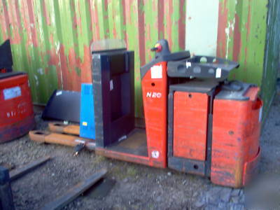 Forklift,pallet trucks.job lot.price inc vat Â£1200EX va