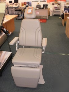 Mti 424- lrx tri power exam chair w/ extended leg rest