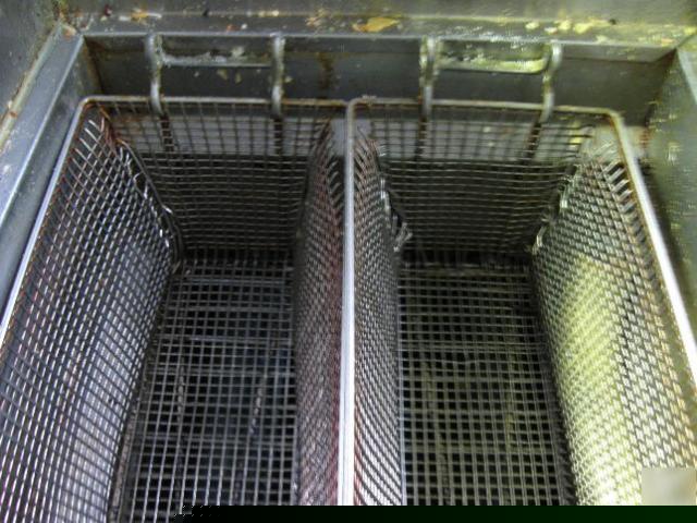 Dcs dual basket fyer 35-40LB capacity w/baskets