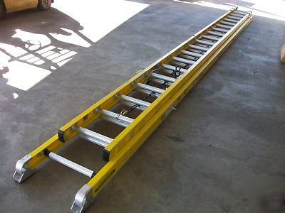 New ladder ~ werner 40' fiberglass model D7140-2 - 