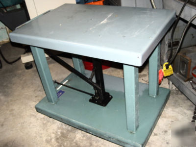 Wesco hydraulic post lift table 2000 lb cap