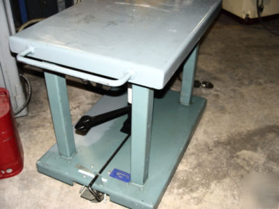 Wesco hydraulic post lift table 2000 lb cap