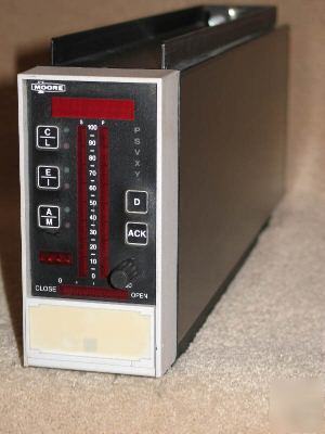 Moore products 352 digital controller model 352EANNNNF