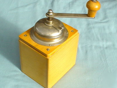 Vintage 50-60S german wooden zassenhaus coffee grinder.