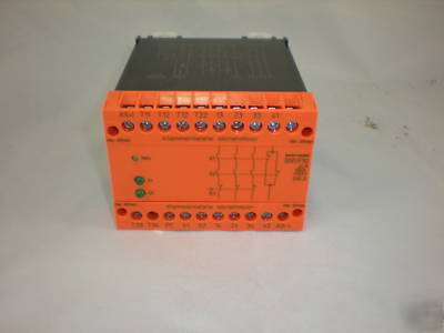 New dold indst BN5930 emergency stop relay in box