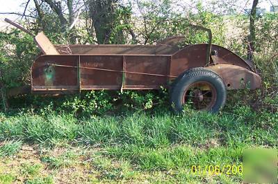 Antique john deere manure speader (works) ground driven