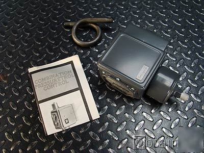 Honeywell pressuretrol P455A w/manual clean 