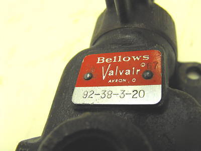 Bellows valvair brass lever control valve #9238320 used