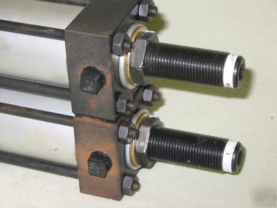 Rotary actuator, 180 deg, tandem cylinders, parker