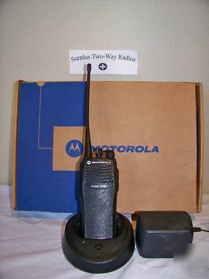 Motorola CP150 portable radio uhf 4CH 2 watt business 