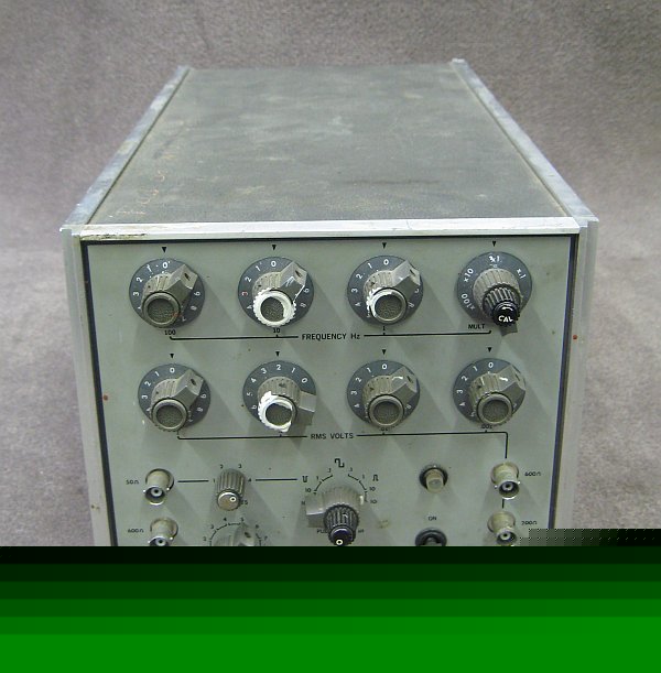 Krohn-hite 4024 sine/square-wave oscillator **works**