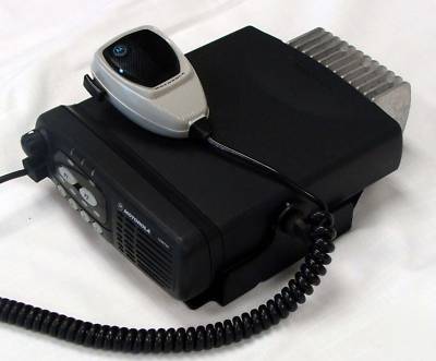 Motorola CDM750 mobile 2 way radio low band vhf 60 watt