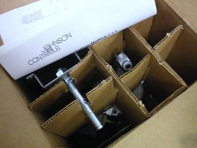 New johnson controls d-3153-1 piston actuator w/ brkt * *