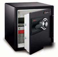 New sentry safe water-resistant 1.2 cu ft KSW3220 super