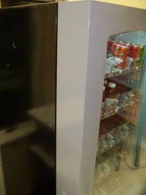 Vendo vue 40 pop and beverage machine - very nice