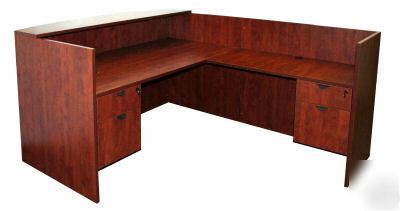 New reception station w.return & 2PEDESTALS in laminate 