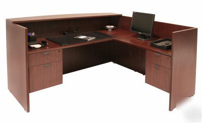New reception station w.return & 2PEDESTALS in laminate 