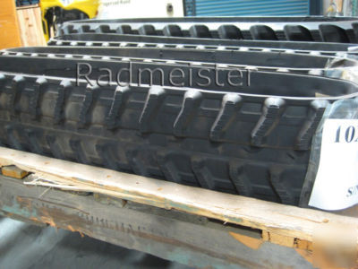 A set of 2 rubber tracks for camisa, fercad, sato