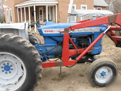 Ford 5000 loader tractor with loader needs work