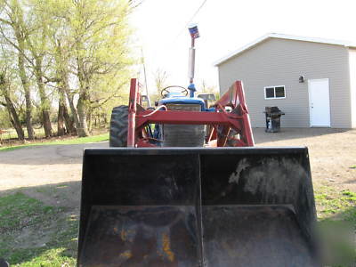 Ford 5000 loader tractor with loader needs work