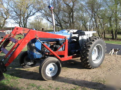 Ford 5000 loader tractor with loader needs work