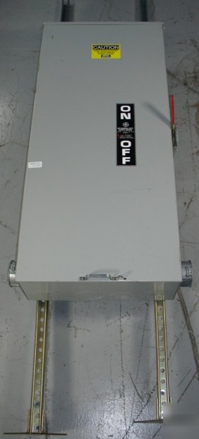 Ge 400 amp 100 hp fuseable safety switch TG3325R