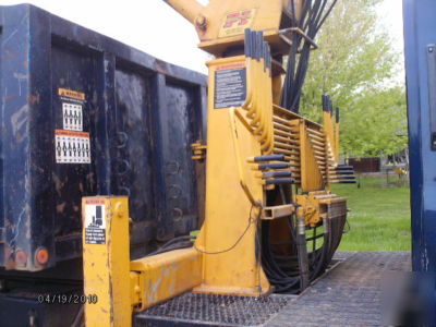 2004 C7500 truck w peterson industries loader dump