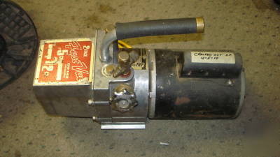 J/b DV142 2 stage vacuume pump vacuum 1/2 hp pump used