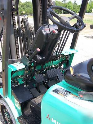 Mitsubishi 5,000 lb cap forklift truck