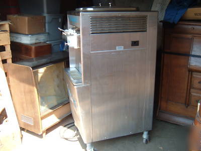 Taylor soft serve ice cream machine .. y 754 27 ..