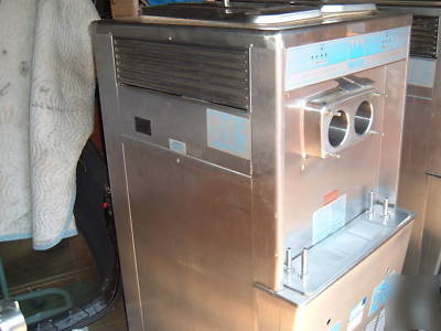 Taylor soft serve ice cream machine .. y 754 27 ..