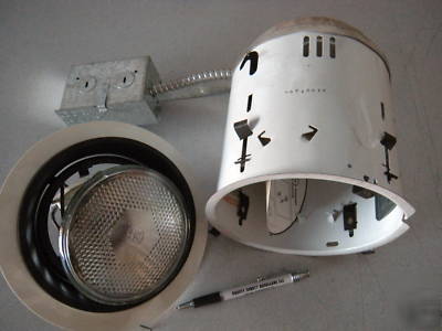 New 4-pak recessed spot lighting w/2 spot lamps w/warra